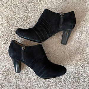 Clarks Society Gown II 10M Black Suede